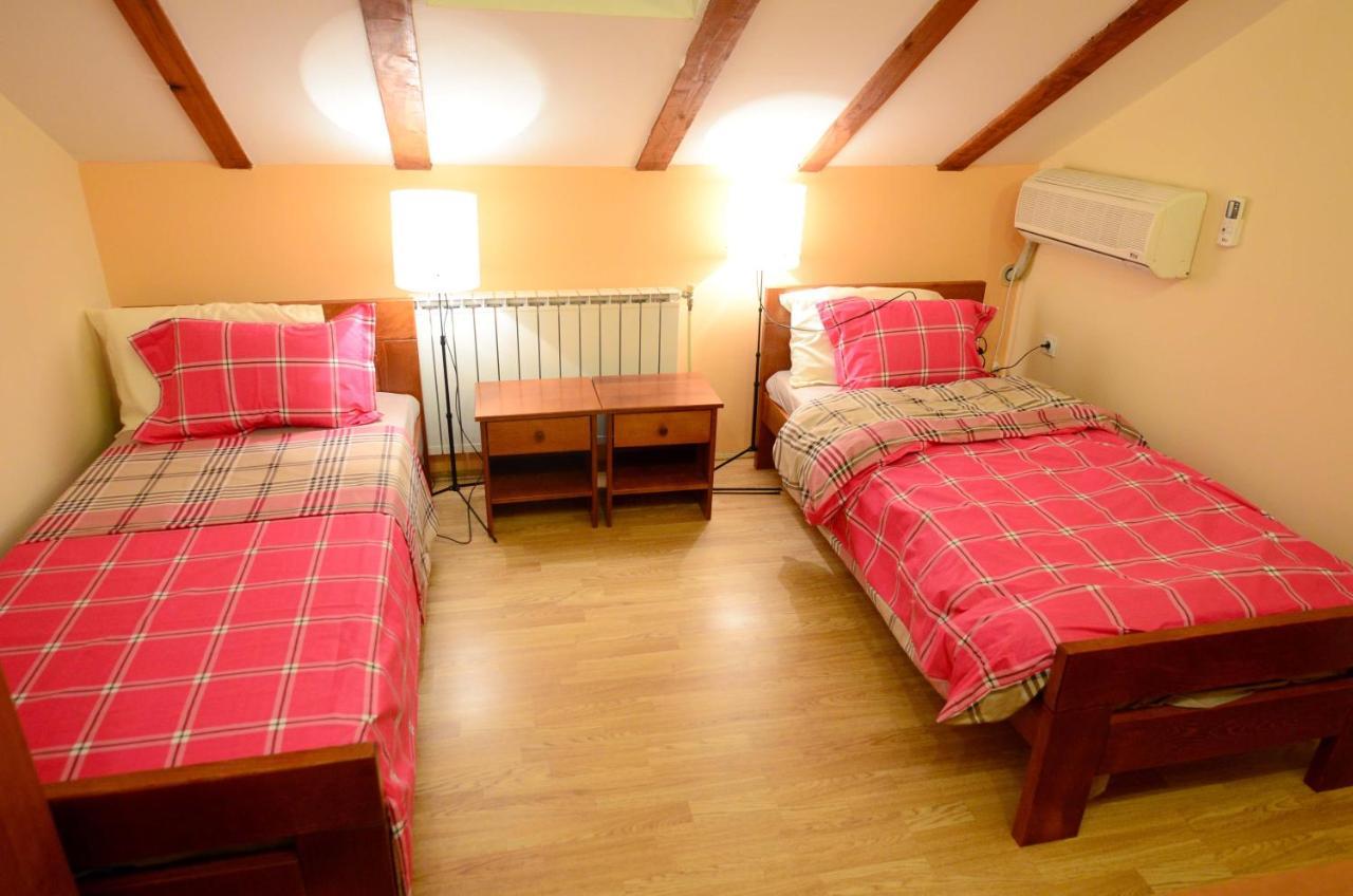 Accommodation Adriatic Inn Skopje Exteriör bild