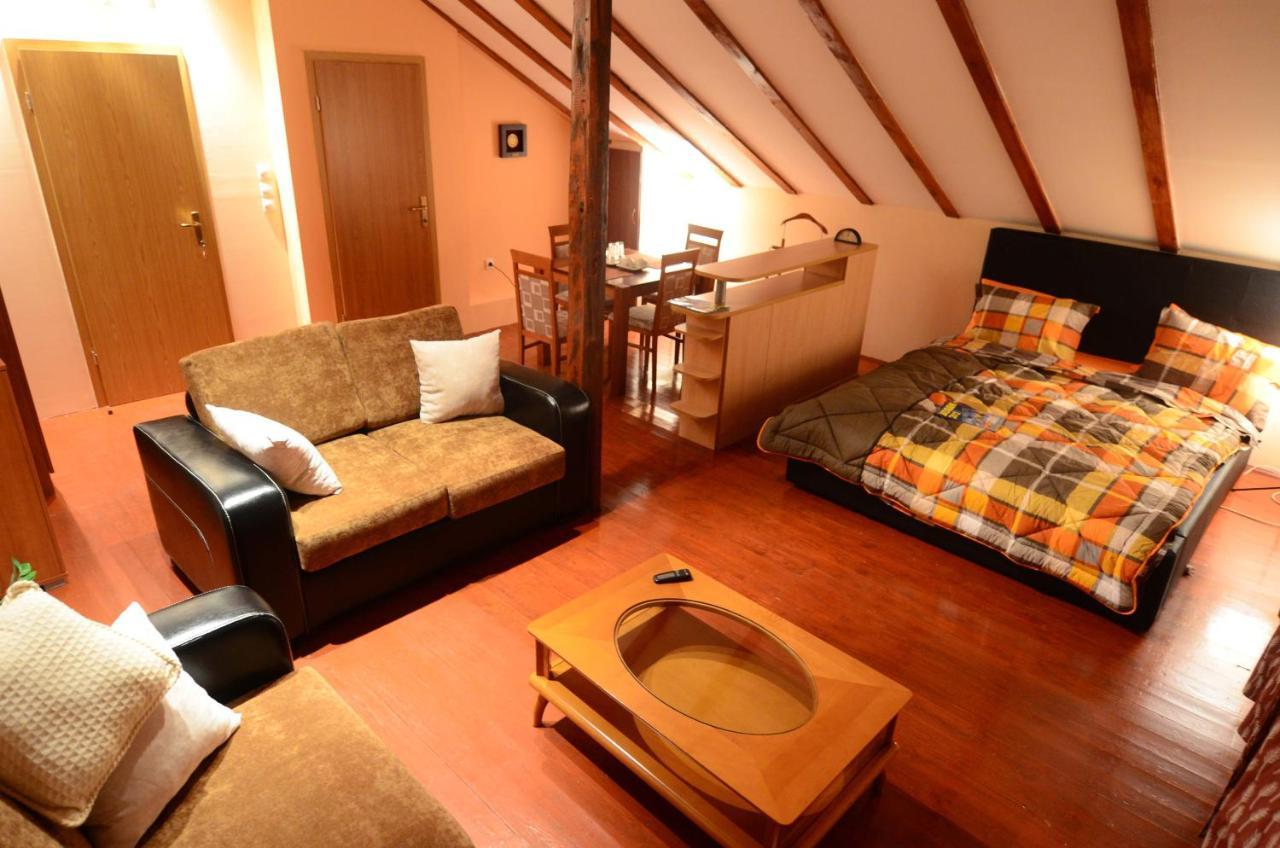 Accommodation Adriatic Inn Skopje Exteriör bild